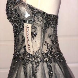 Tony Bowls size 8 gunmetal strapless beaded dress